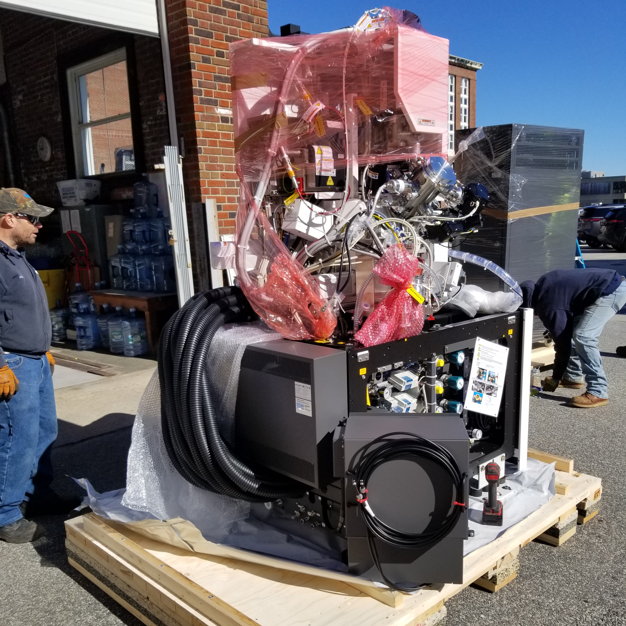 The Thermofisher PFIB-SEM Arrives on the MBL campus for installation in late April. Credit: Louis Kerr