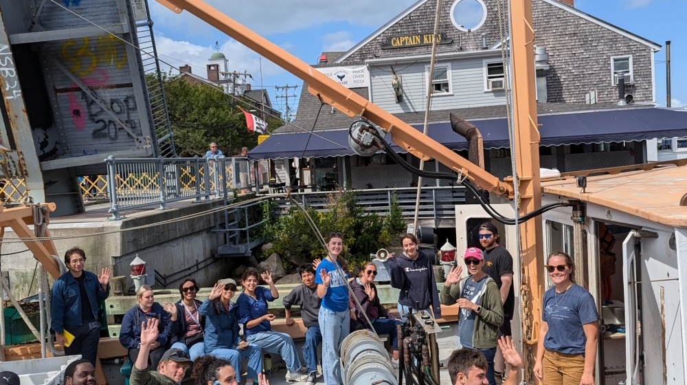 SES Students on the Gemma. Credit: Mirta Teichberg