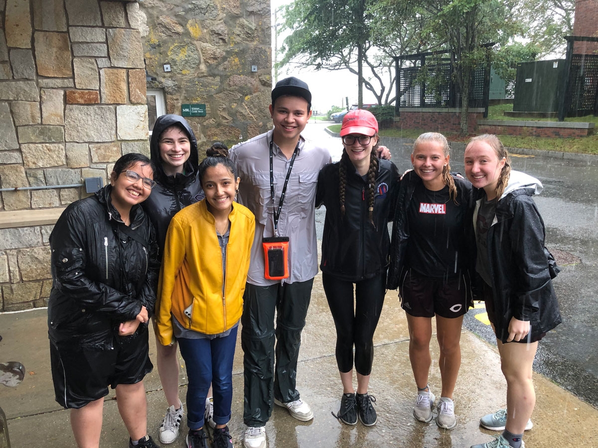 uchicago students in the rain