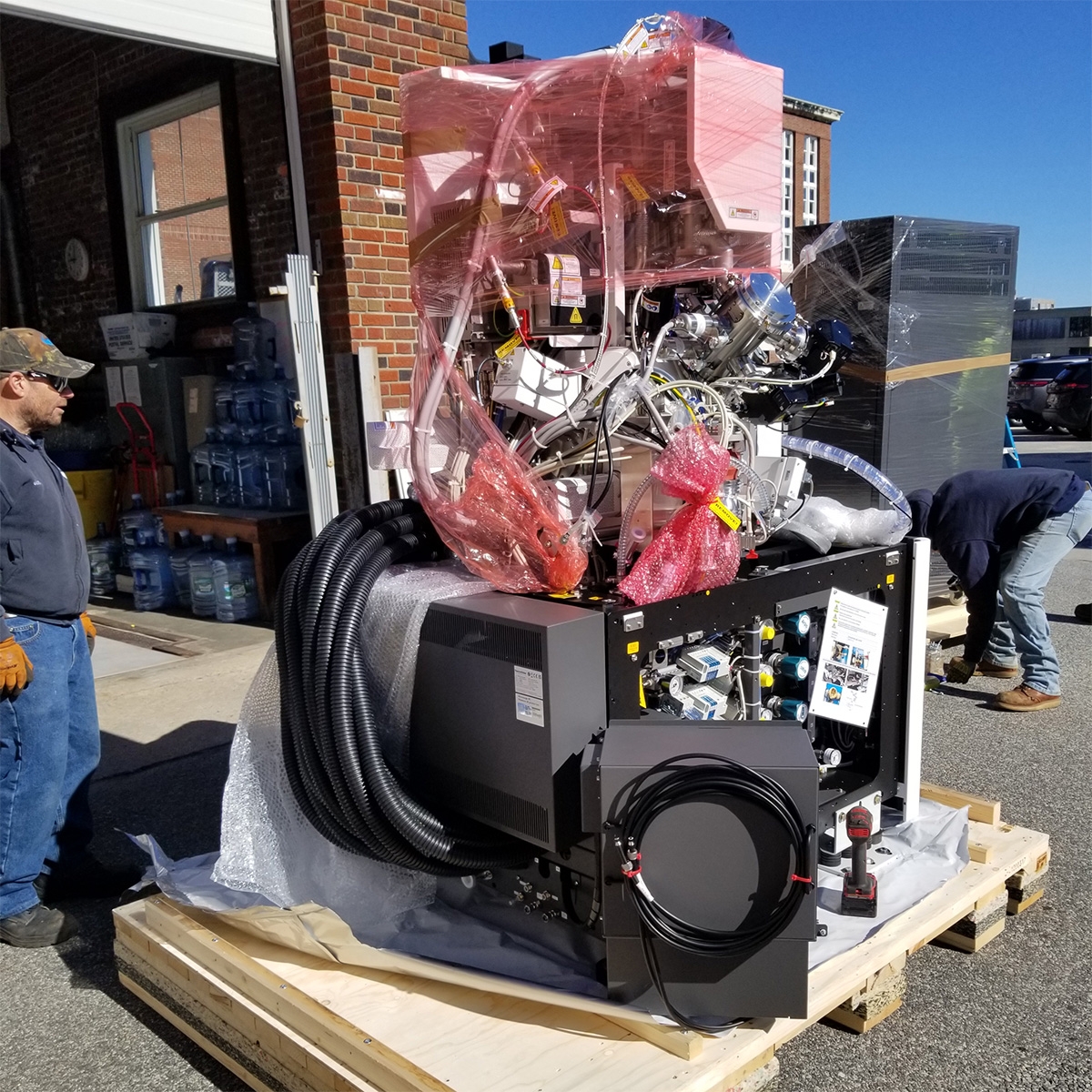 The Thermofisher PFIB-SEM Arrives on the MBL Campus for installation 