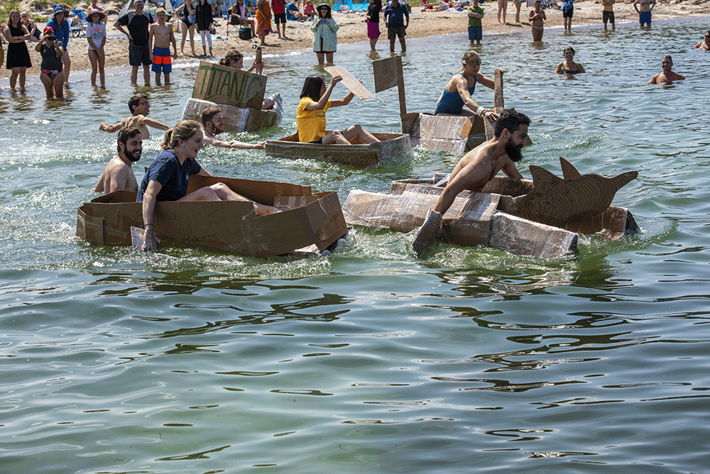 Students in Brains, Minds, and Machines race their hand-built boats at Stoney Beach. A boat-building competition is an annual team-building exercise and highlight of the course. 